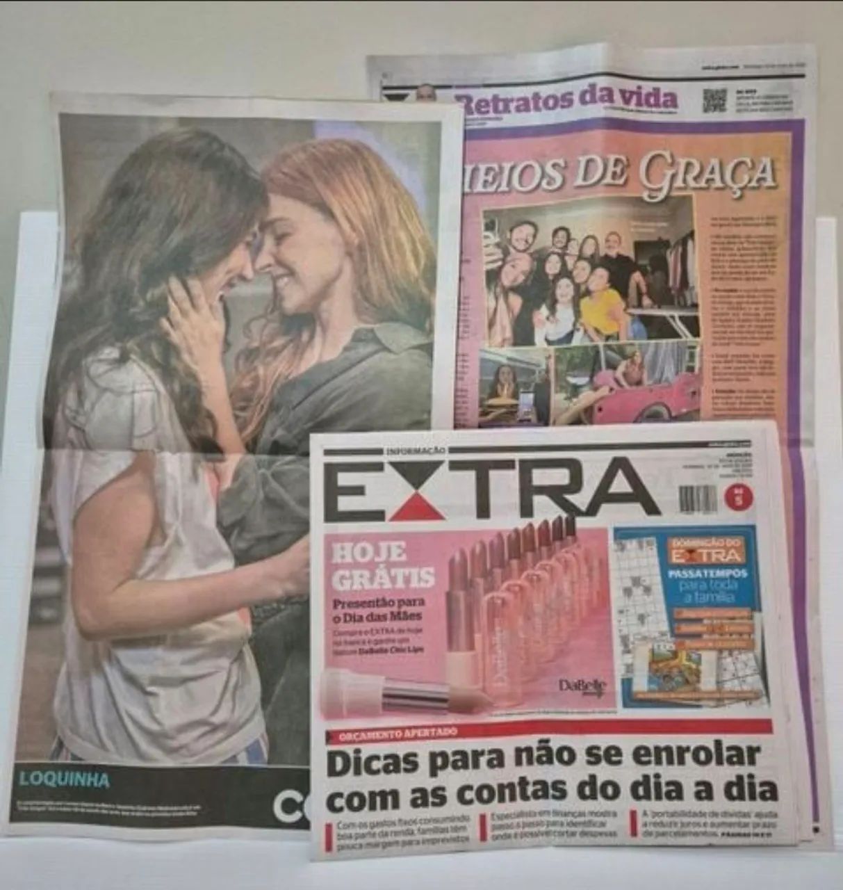 Jornal Extra 10.05, com poster Loquinha Alanis e Gabi (raro)
