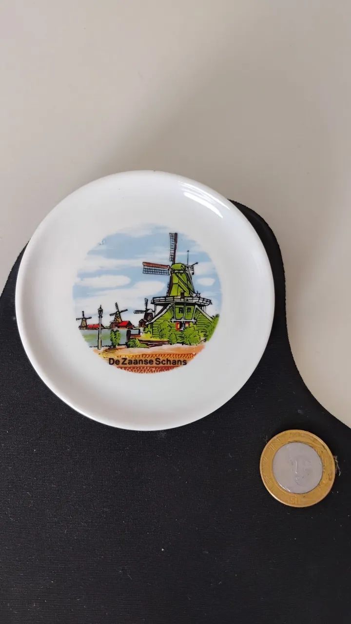 MINIATURA EM PORCELANA BRANCA 