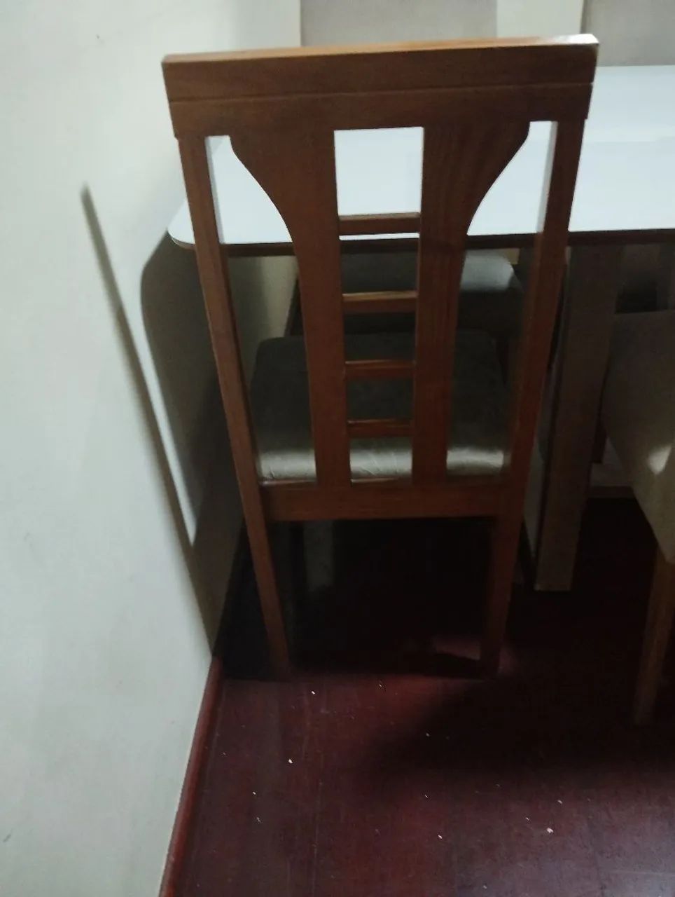 Mesa de madeira maciça com 4 cadeiras, cor amêndoa  - Foto 2
