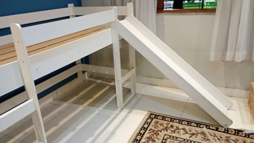 Cama Infantil Elevada com Escorregador Branco - Foto 3