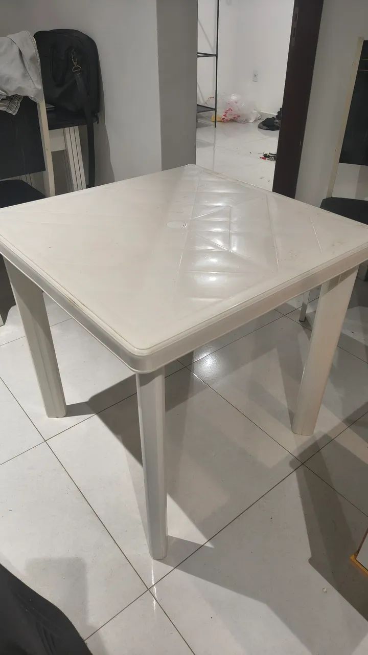 Cadeira de plástico quadrada