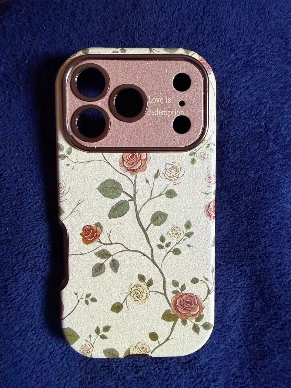 Vendo 4 cases iPhone 17 pro, Novas. 