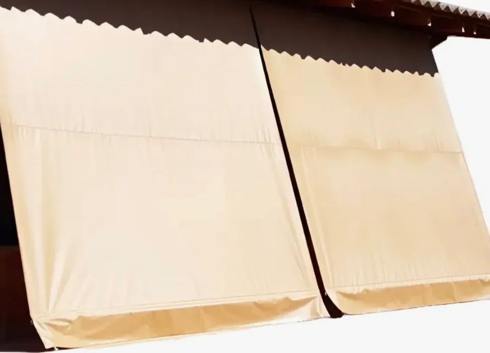 Toldo pronto -usado , perfeito estado , cor madeira 2,20L x 2,50 alt