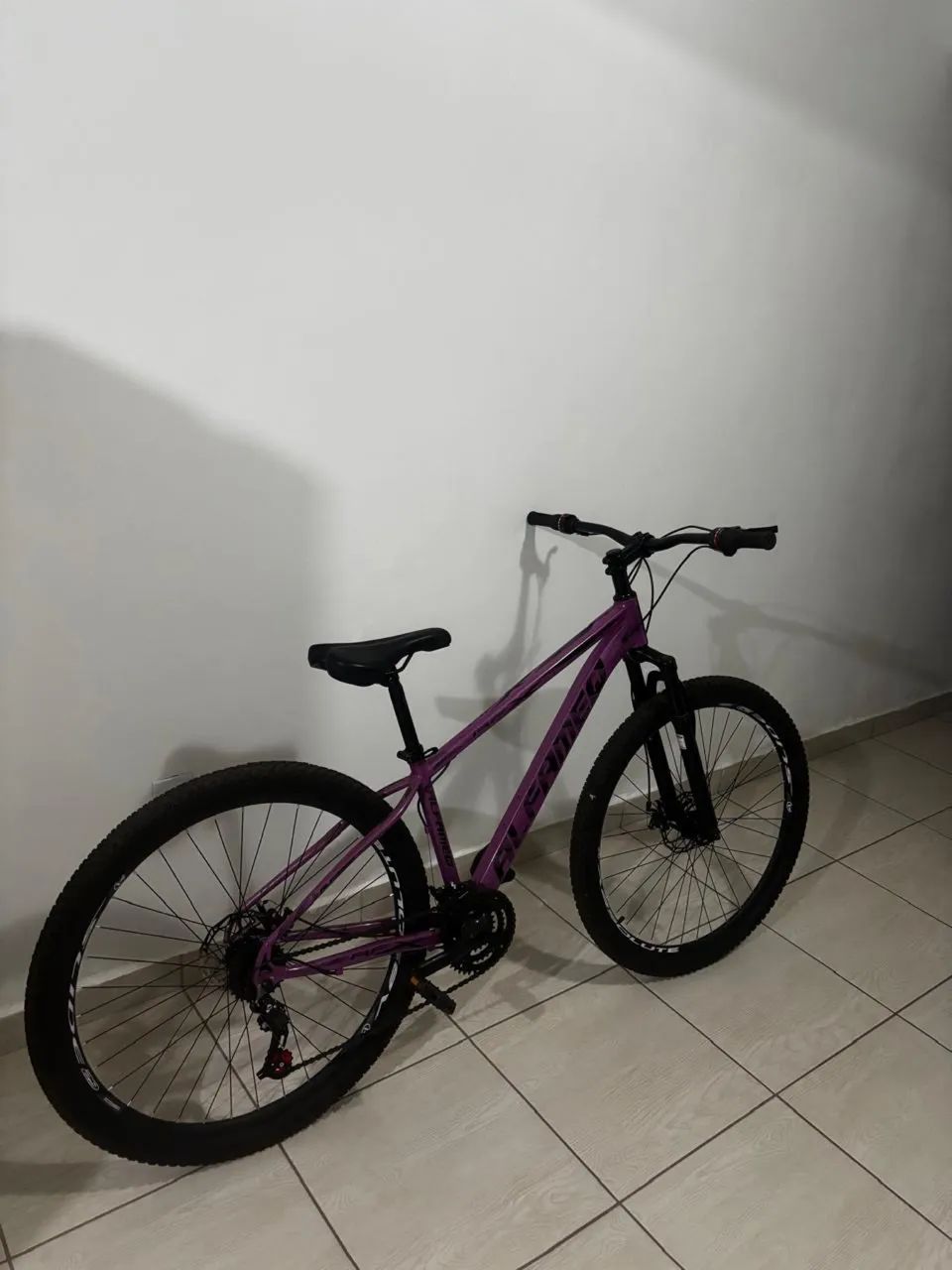 Bicicleta aro 29 roxa Muito Nova ! - Foto 2
