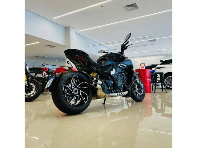 DUCATI DIAVEL V4 - Foto 3