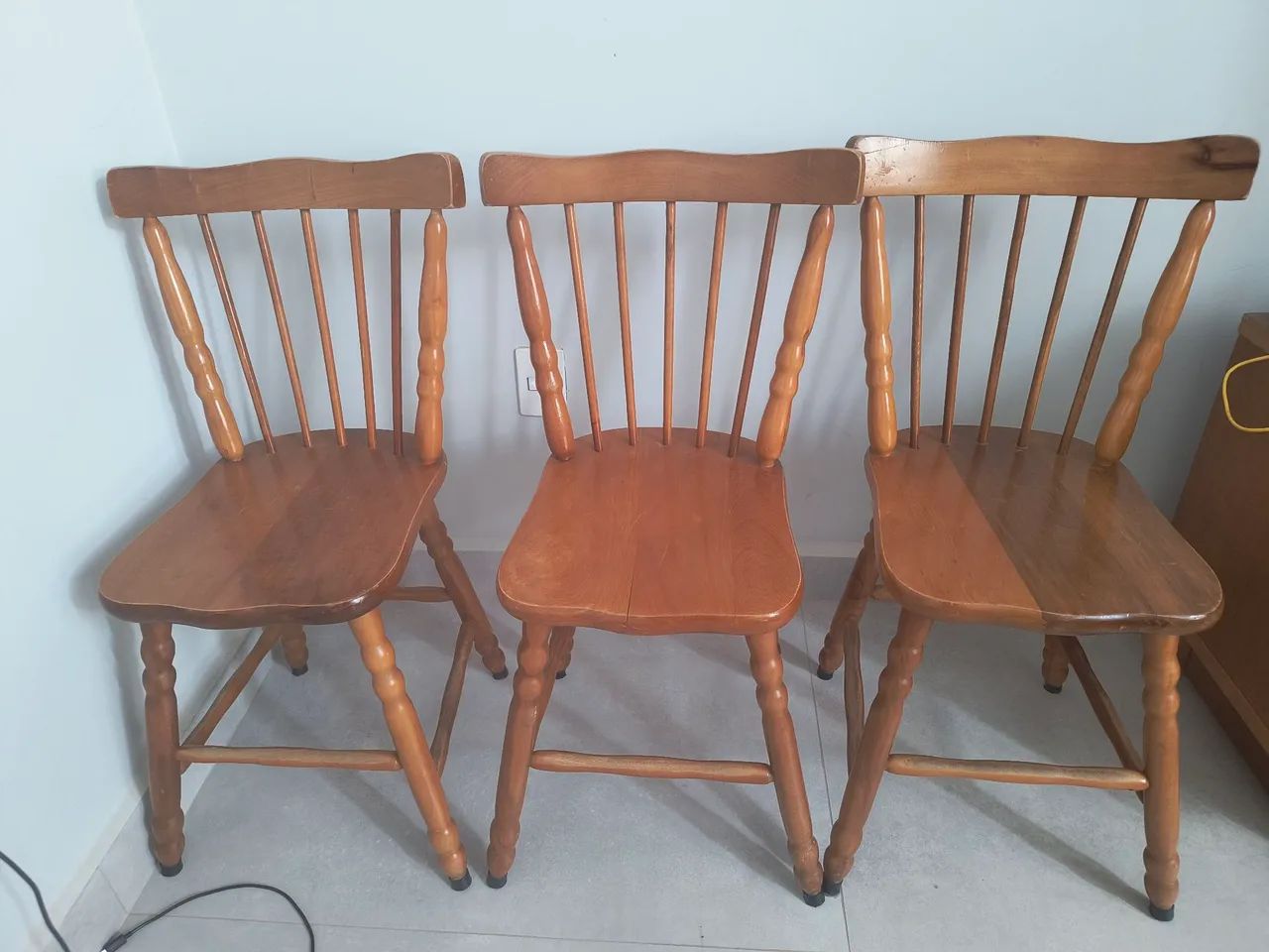 Mesa com quatro cadeiras