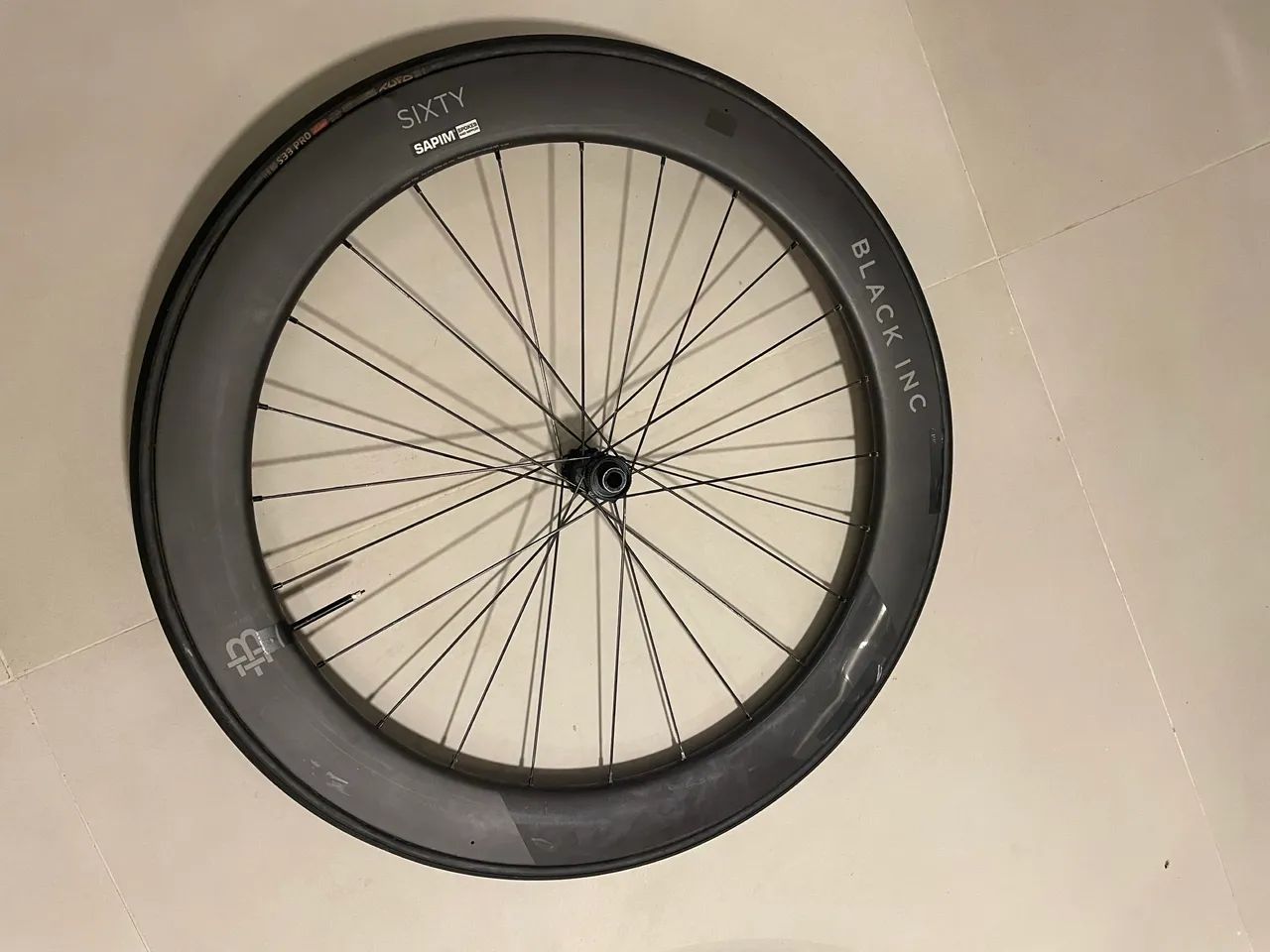Rodas de Carbono Black Inc (tubular +freio a disco) - Foto 5