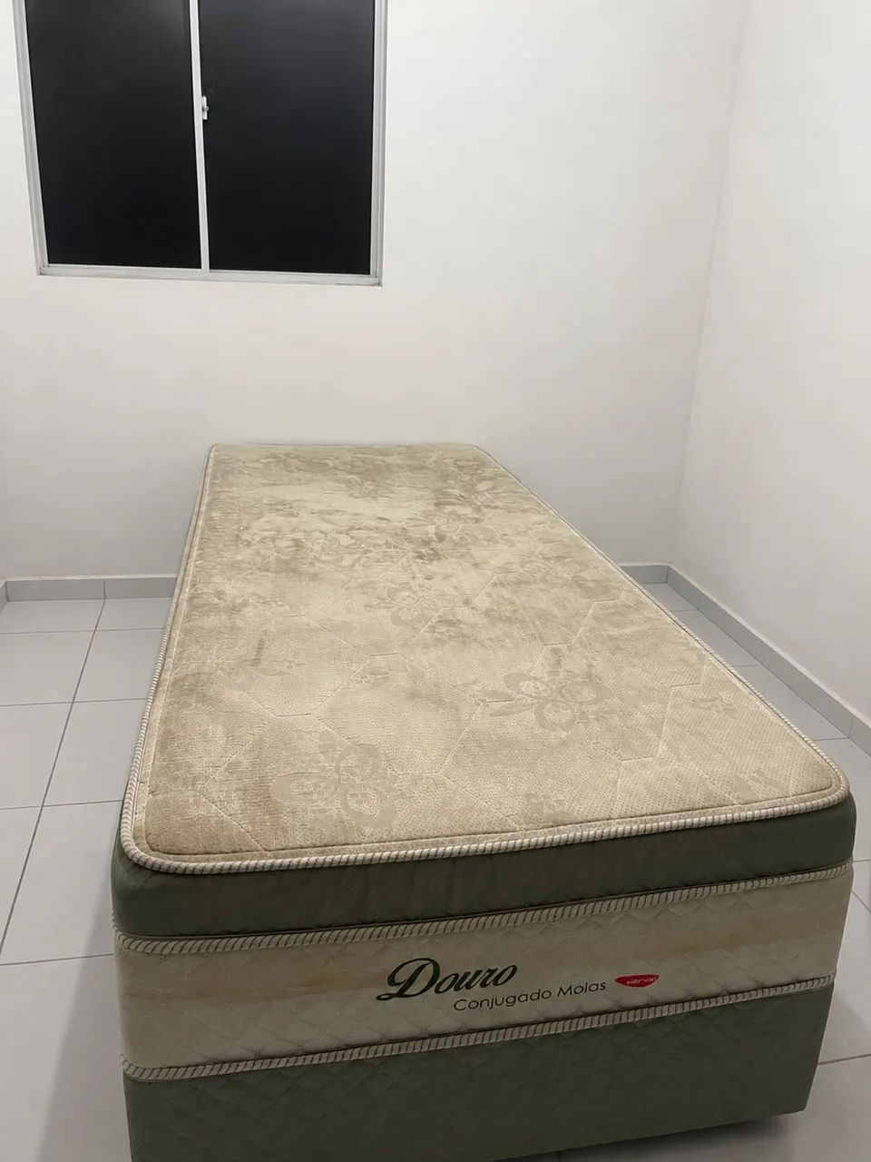 Cama Box Solteiro Herval Douro de Molas 
