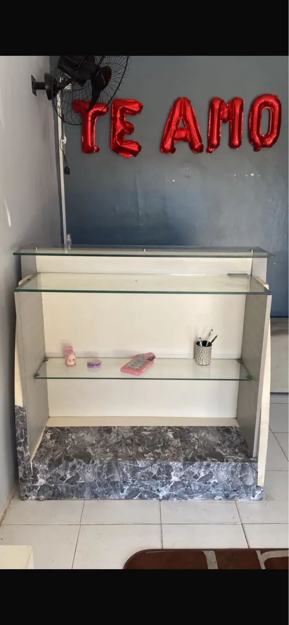 Vendo balcão de vidro 