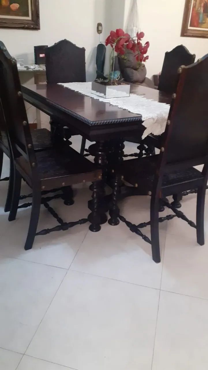 Móveis em madeira maciça antigos. - Foto 2