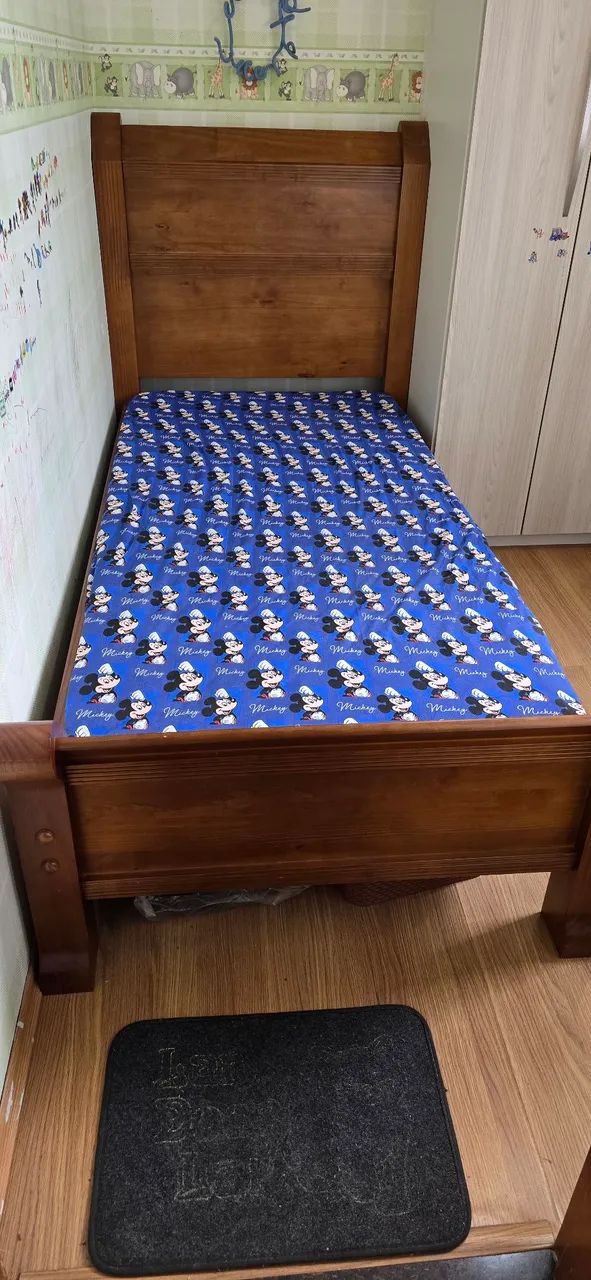 Cama de Solteiro em Madeira - Estado de Nova + Colchão