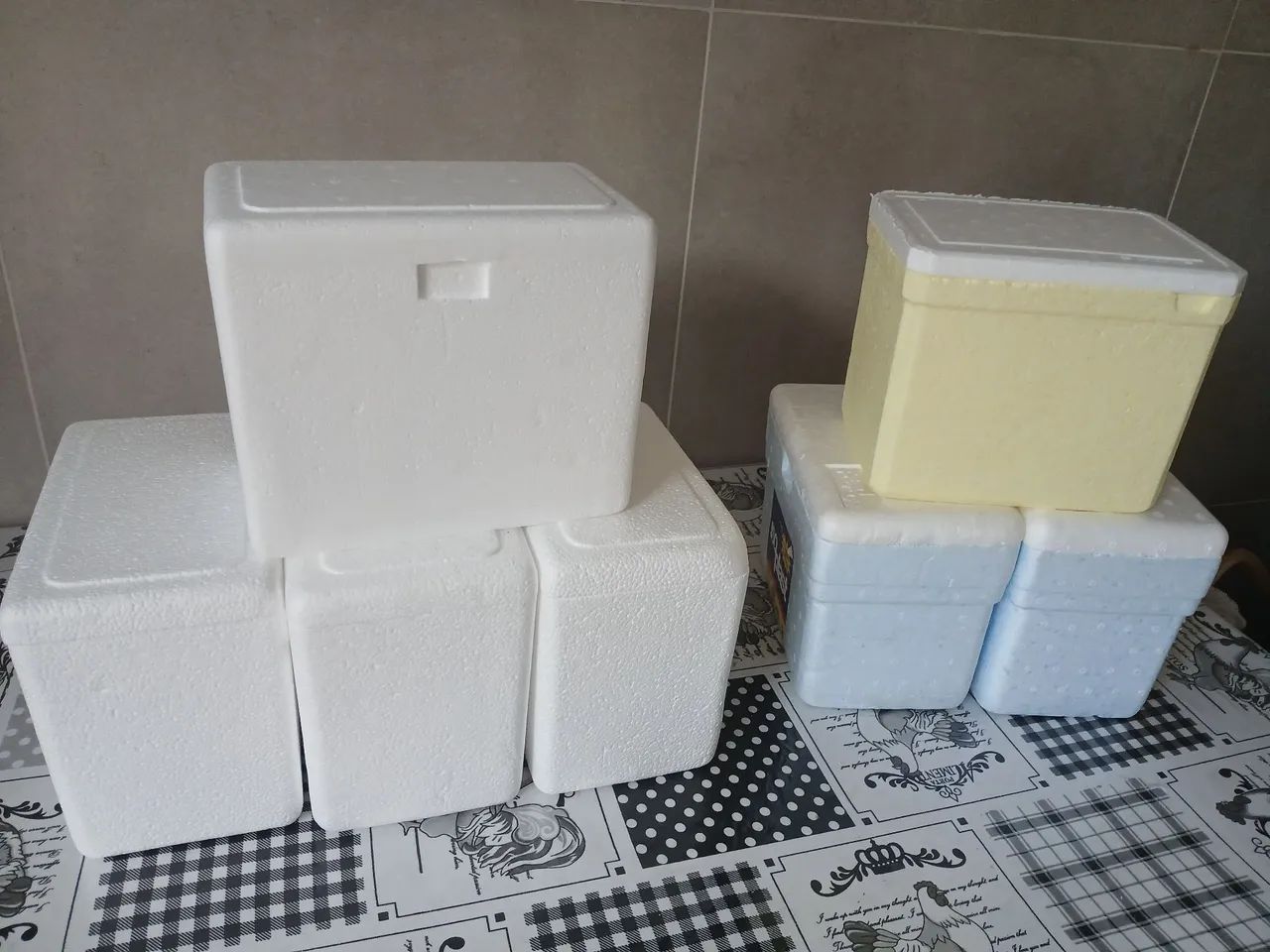 Kit com 3 de caixas de isopor de 3 litros