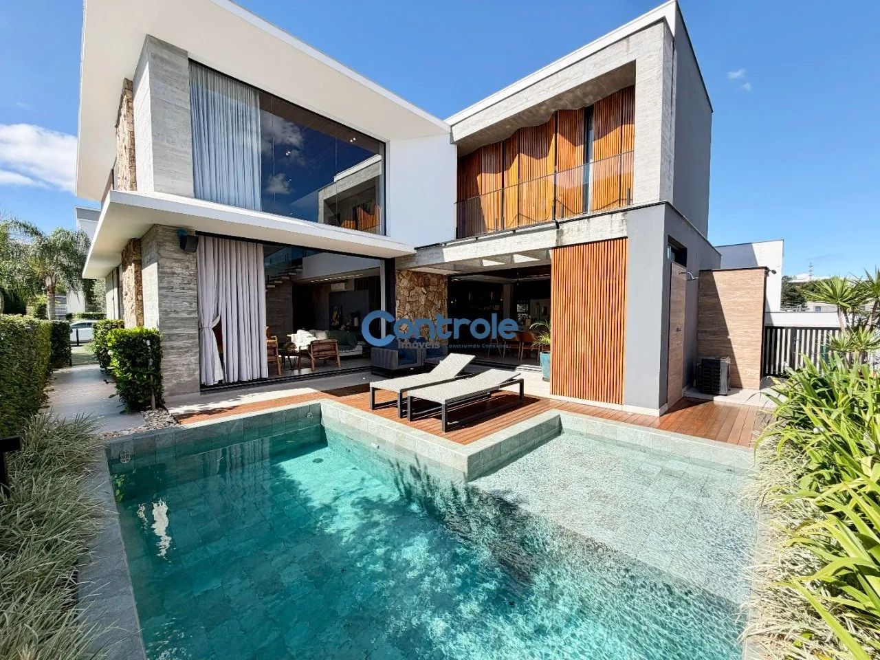 Casa com 04 suítes na Pedra Branca, em Palhoça/SC!