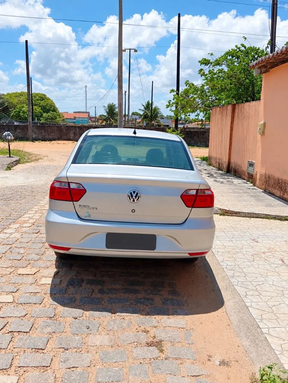 Volkswagen Voyage VOYAGE 1.0/1.0 City Mi Total Flex 8V 4p 2014