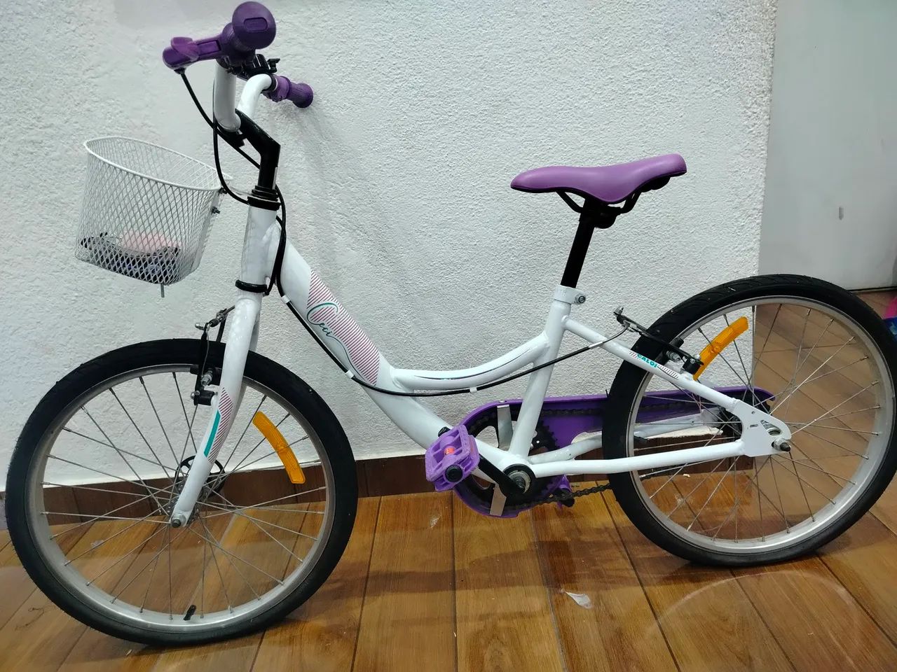 Vendo bicicleta infantil aro 20 semi nova  - Foto 4