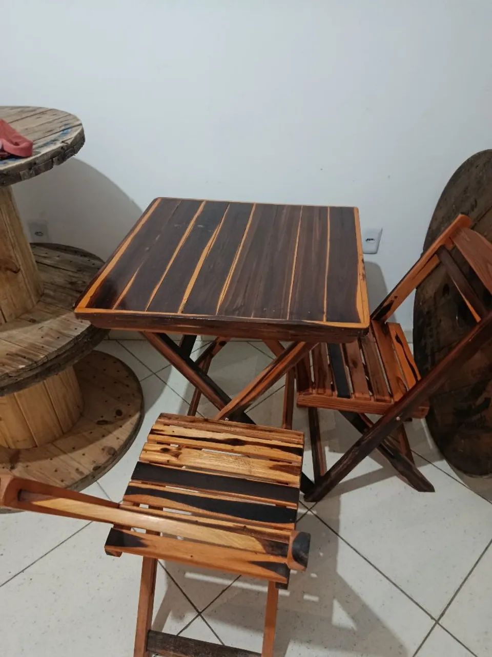 Jogo mesa e 4 cadeiras dobráveis 