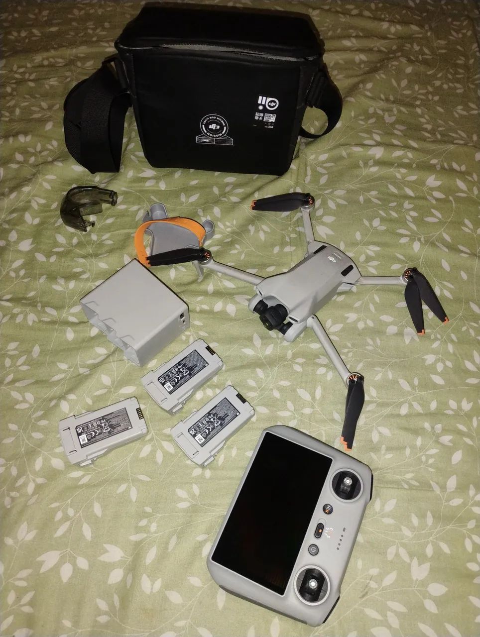 Drone mini3 com kit flymore e controle com tela - Foto 3