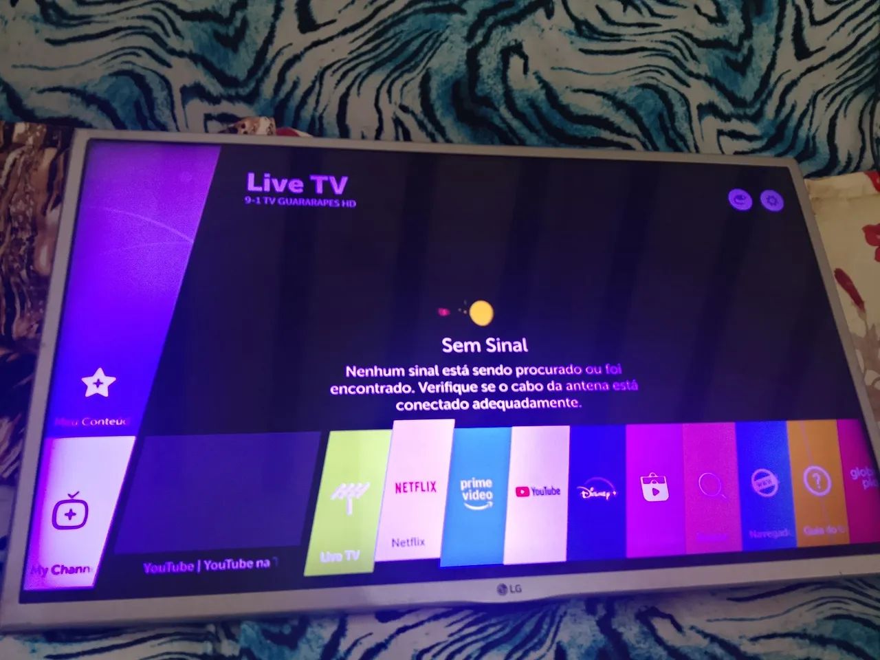 Tv smart LG 32 polegadas está com as linhas mas dá para assistir