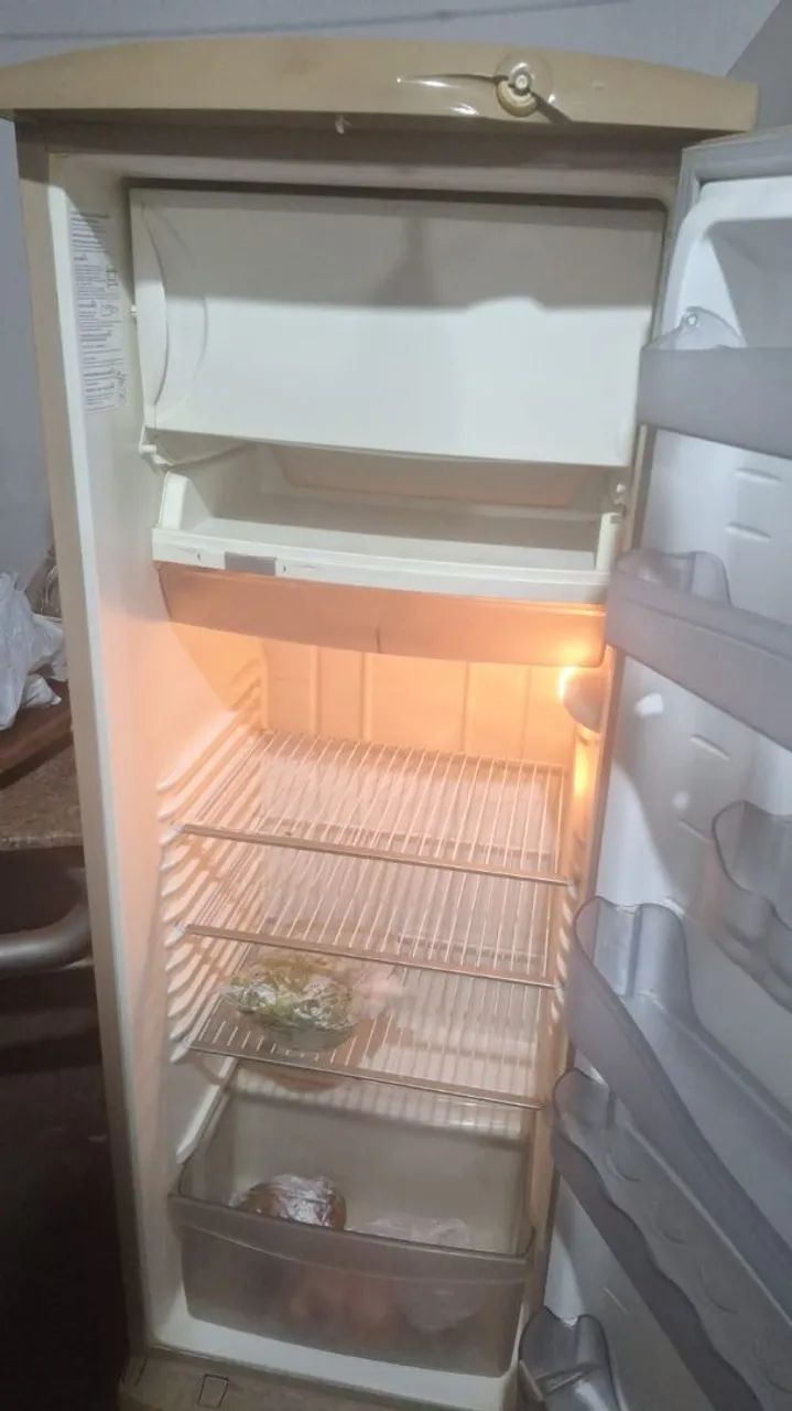 GELADEIRA 450,00 - Foto 2