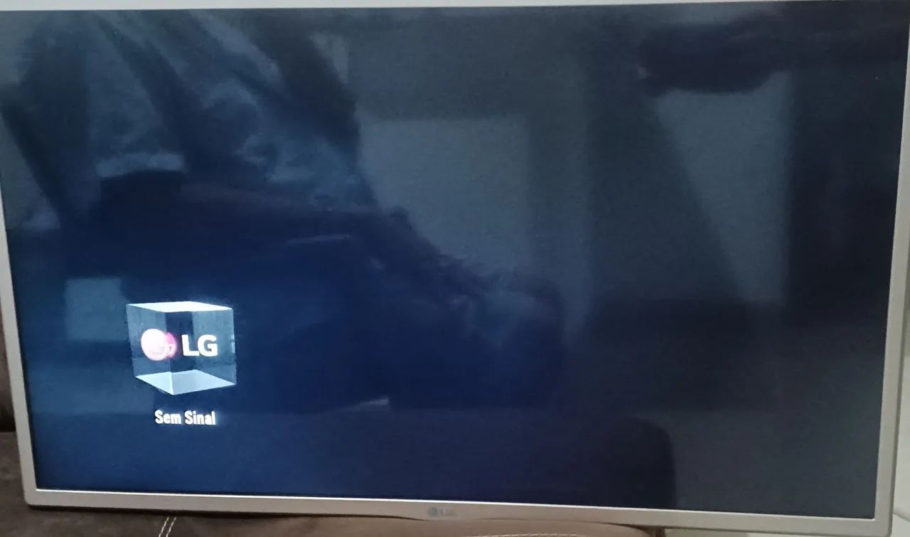 Vendo está tv 32 polegadas acompanha suporte  - Foto 2