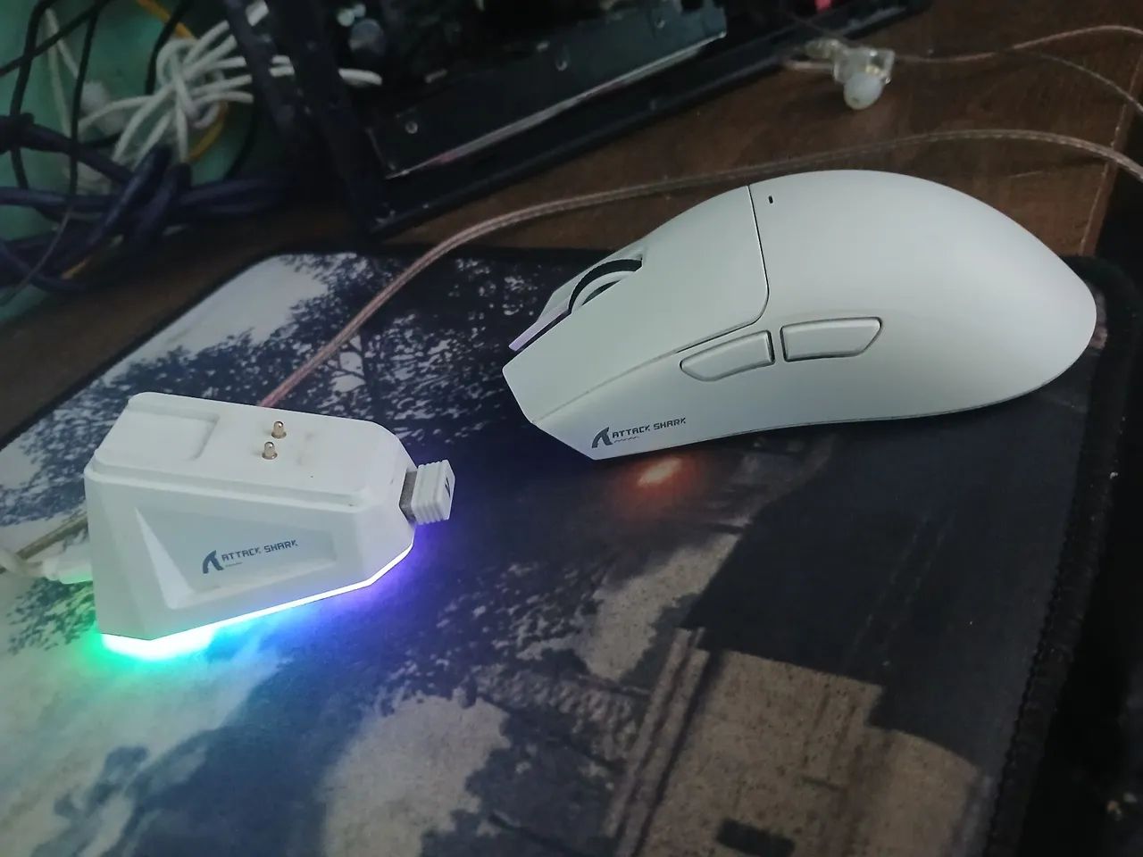 Mouse attack shark x11 branco com dock e caixa (preço negociavel)