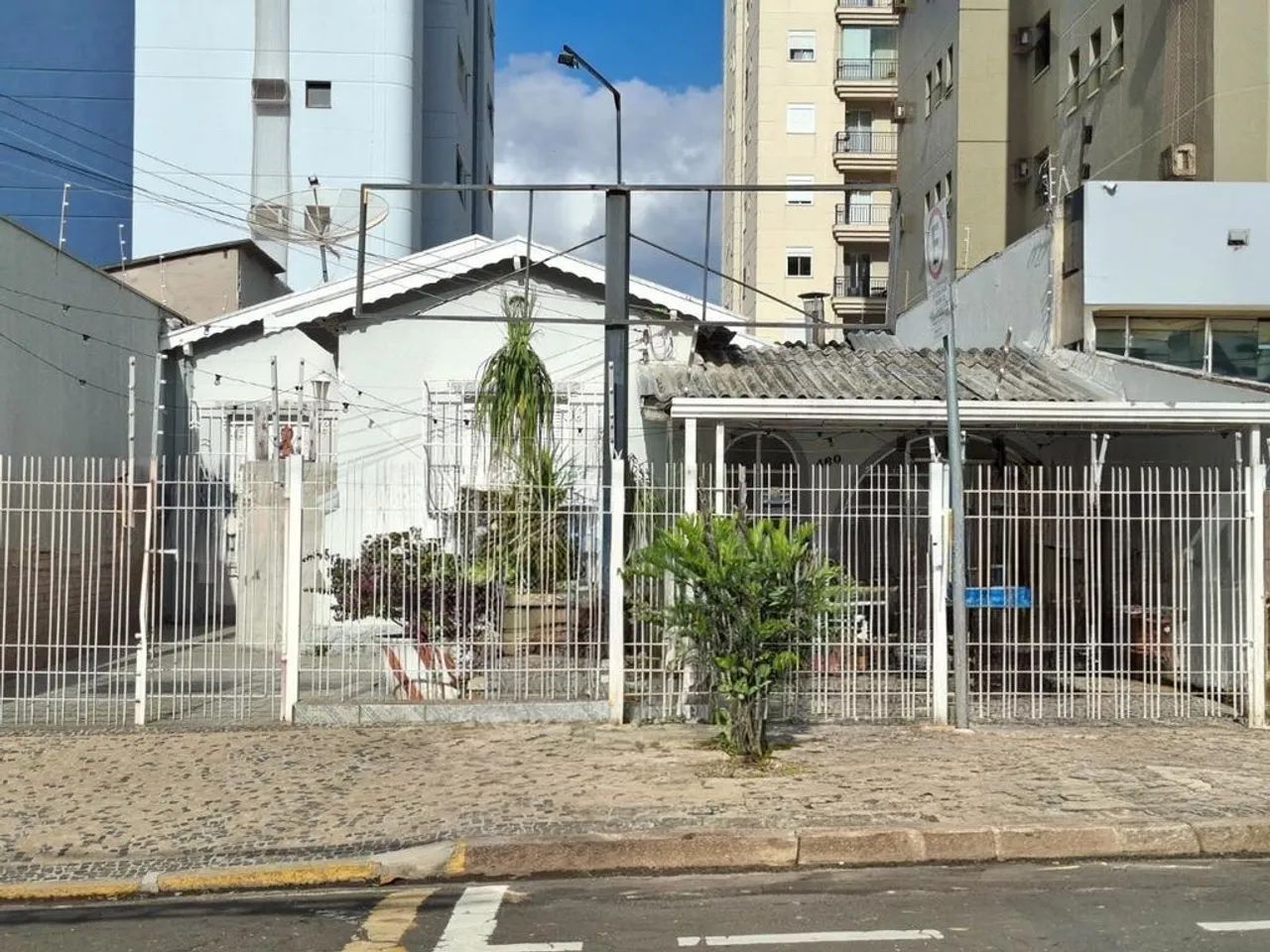 Casa para alugar em Campinas, Vila Itapura, com 5 quartos, com 157.76 m²