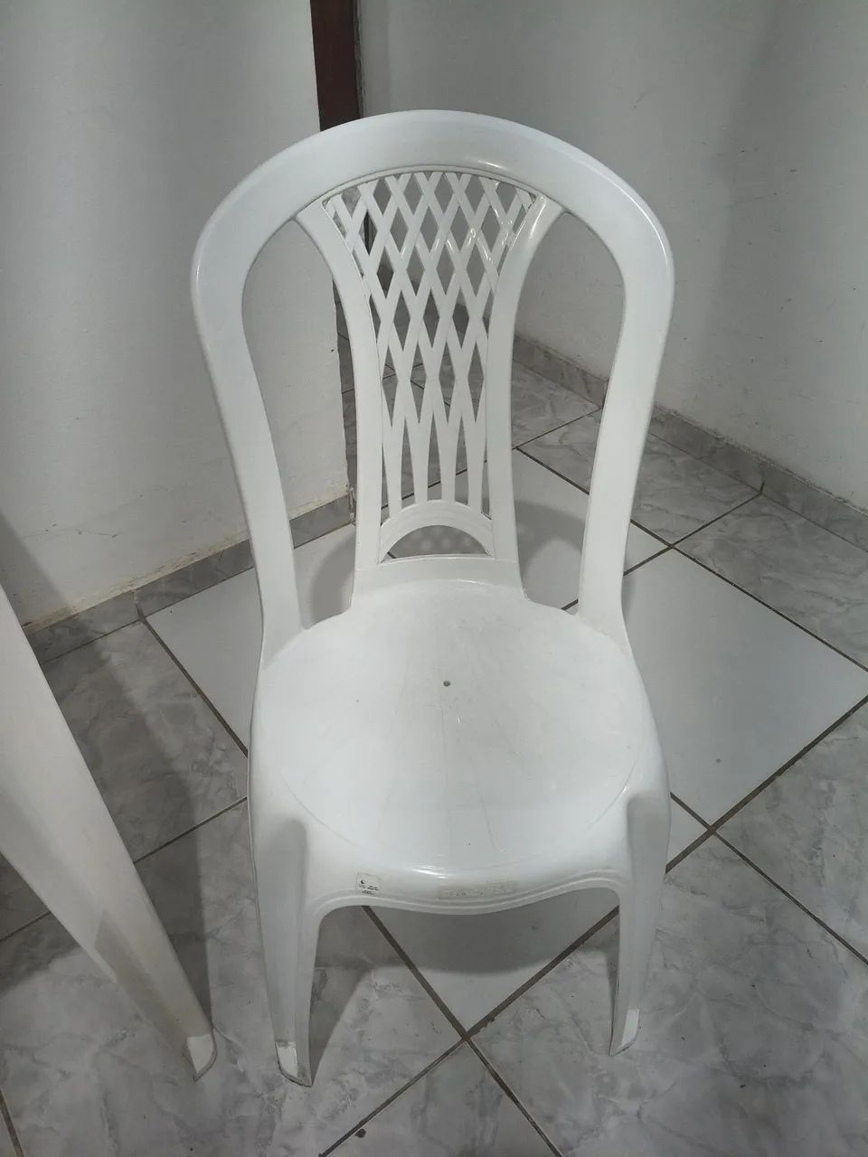 MESA DE PLÁSTICO COM DUAS CADEIRAS - Foto 5