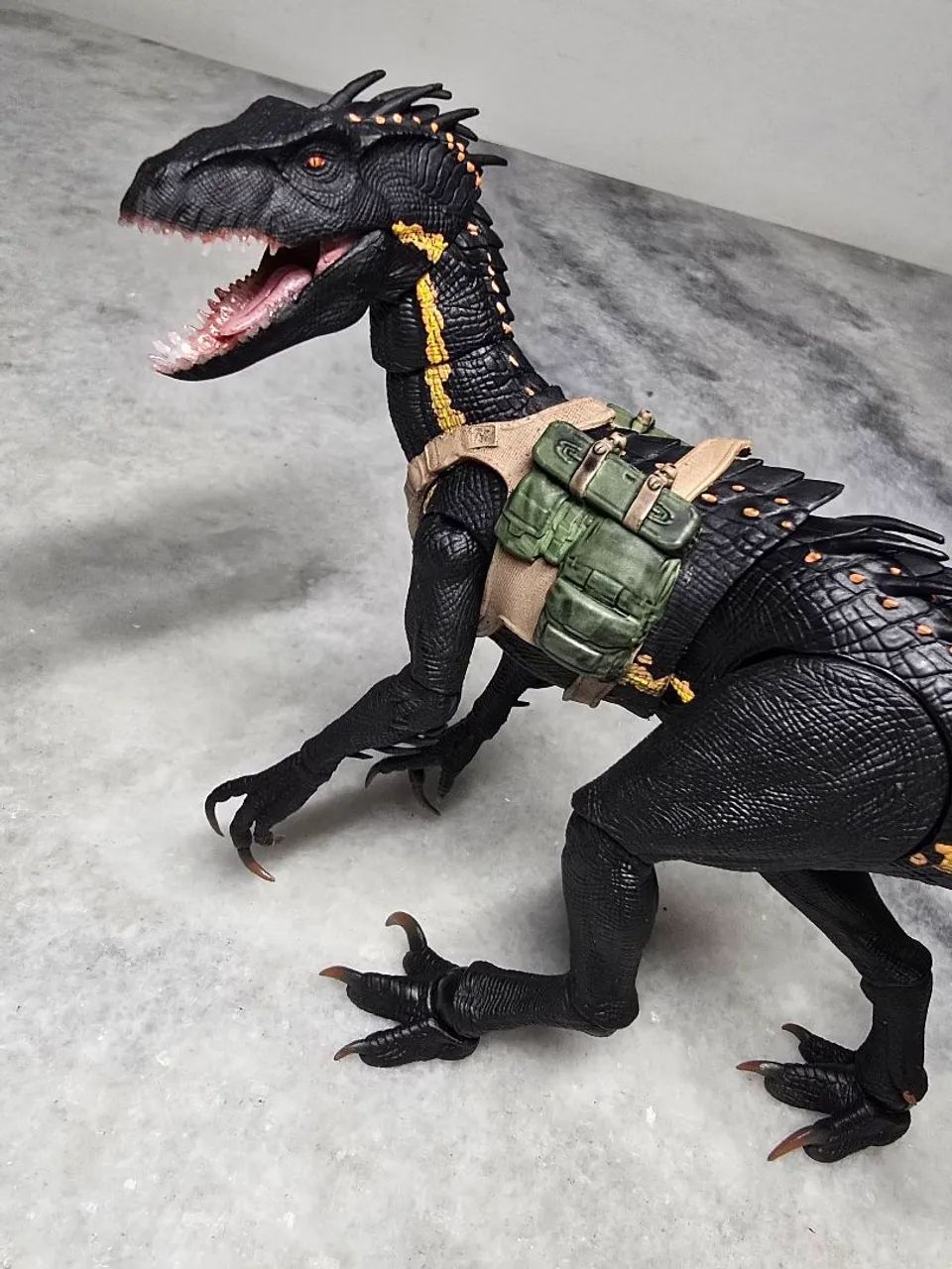 Indoraptor Jurassic world NANMU studios lacrado Hammond