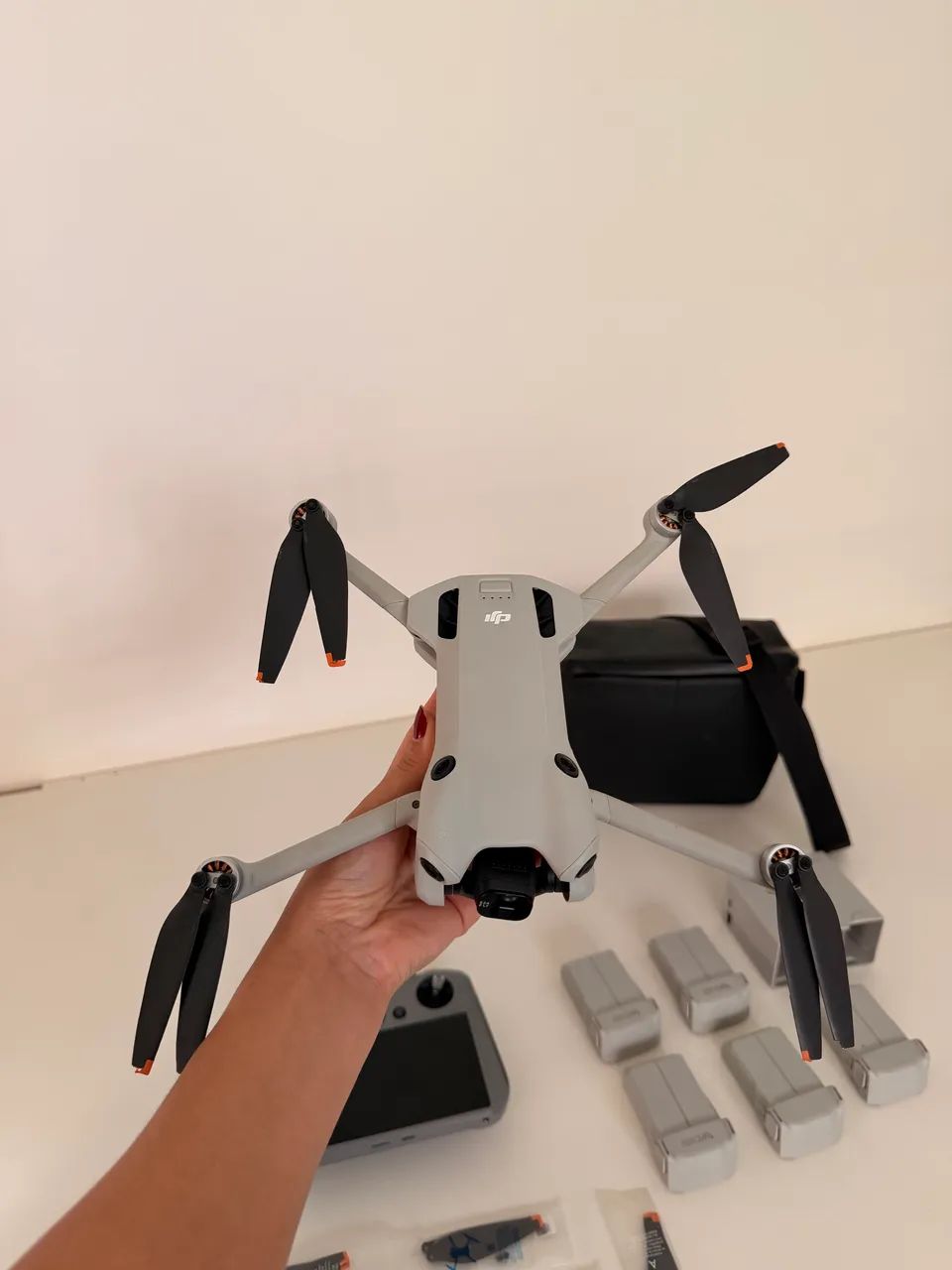 DJI MINI 4 PRO FLY MORE COMBO - SEMI NOVO - Foto 3