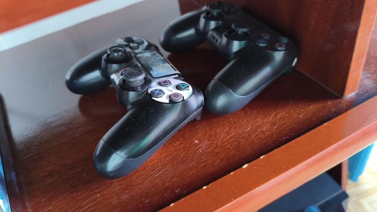 Ps4 slim dois controles - Foto 3