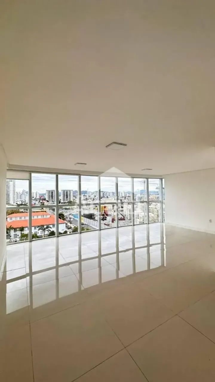 Sala Comercial Para Locação Com 49m² no Centro de Itajaí/SC