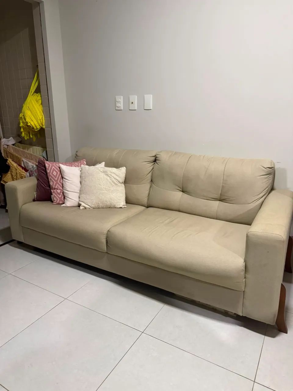 Sofá retrô de Linho Premium Bege