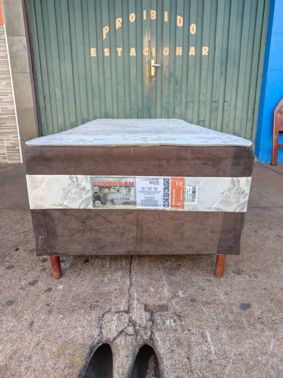 Vendo cama box de solteiro conjugada 