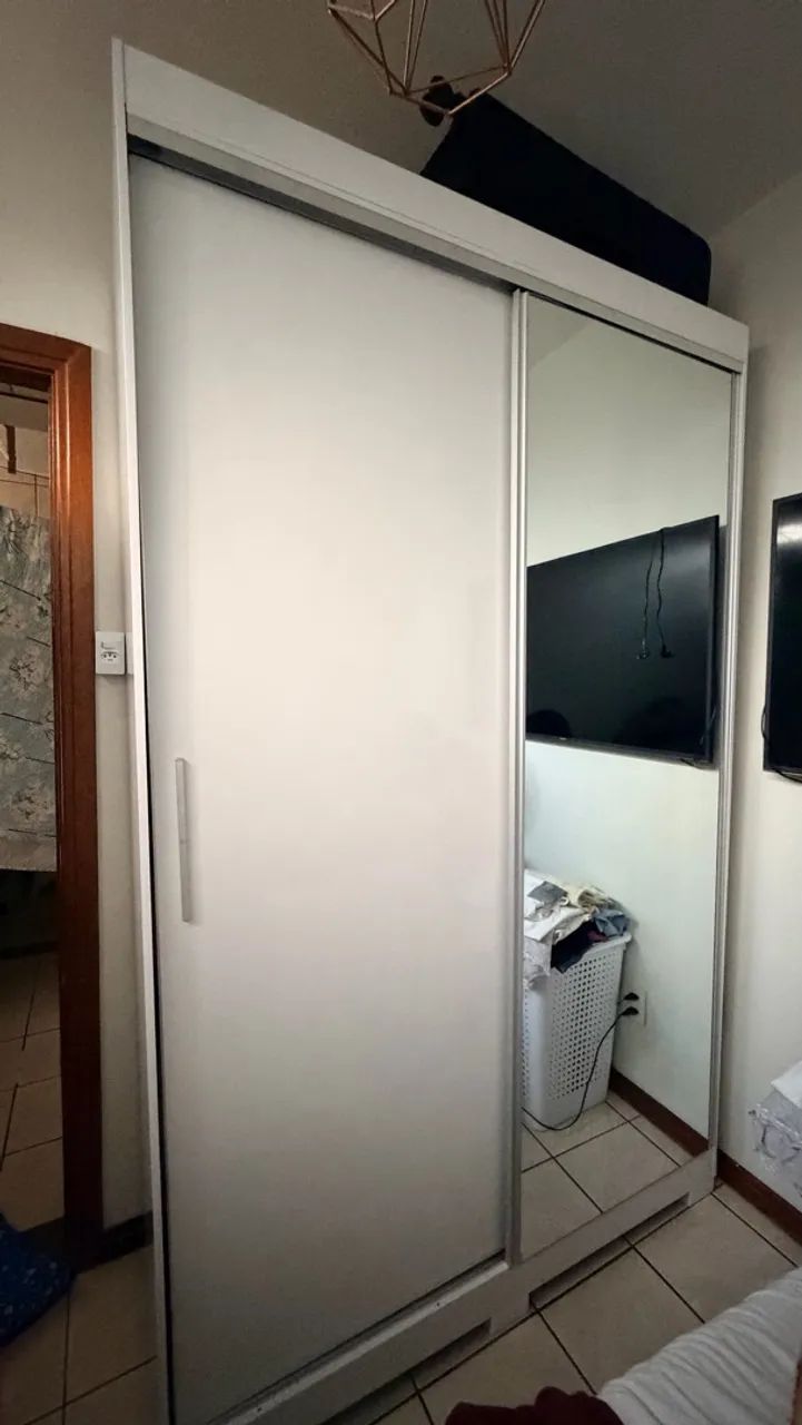 Guarda roupas com 2 portas de correr