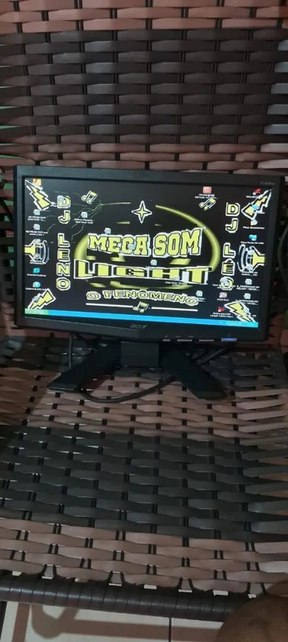 Monitor Acer 15.6 polegadas entrada vga somente 