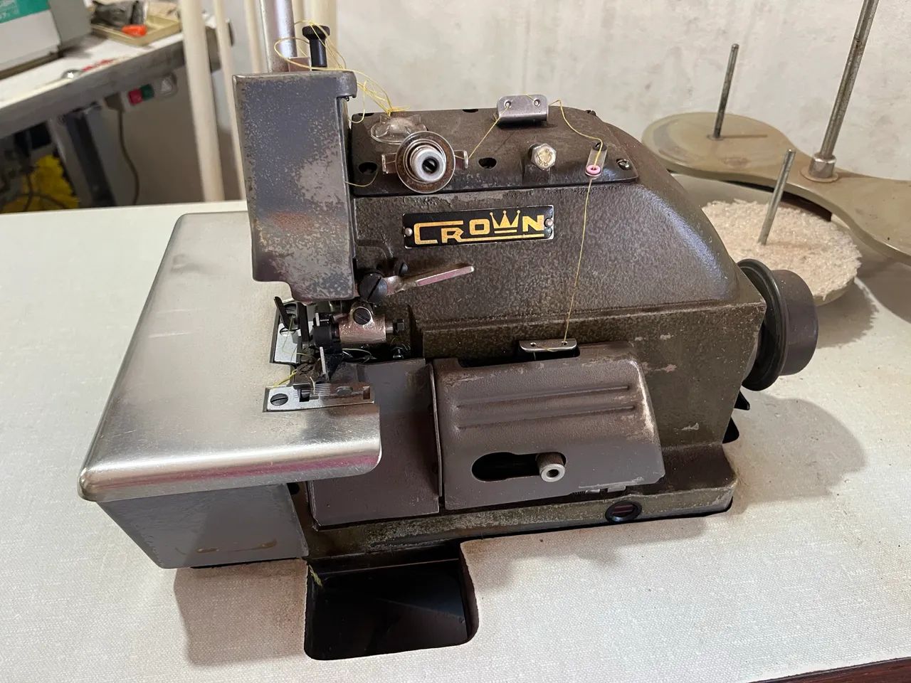 Máquina  overlock crown - Foto 2