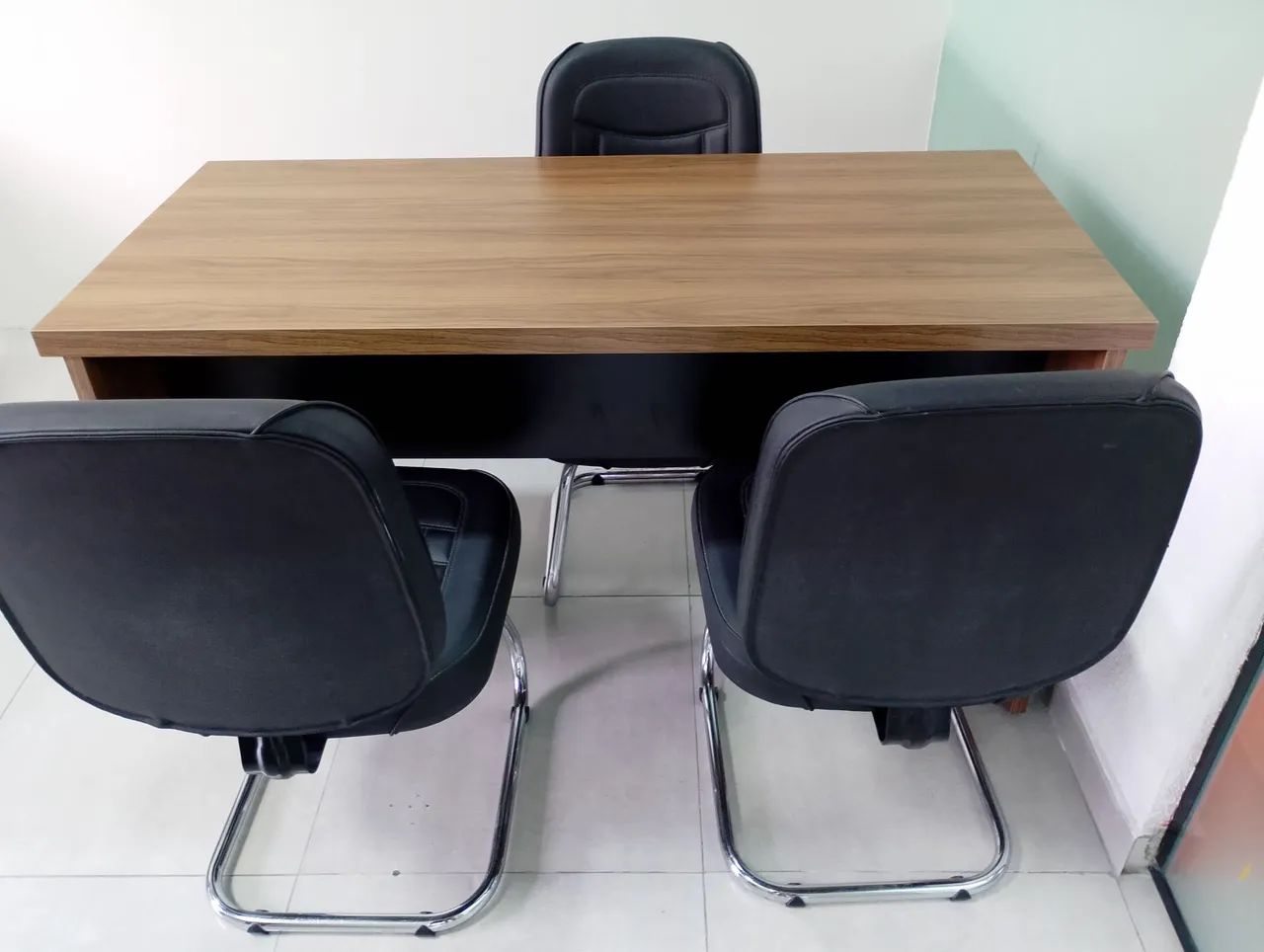 Mesa de Atendimento com 3 Cadeiras Executivas - Foto 5