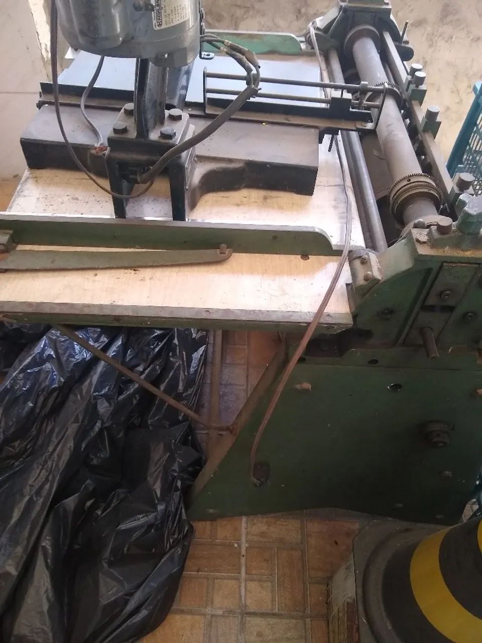 MÁQUINA DE SERRILHAR/VINCAR/PICOTAR  - Foto 3
