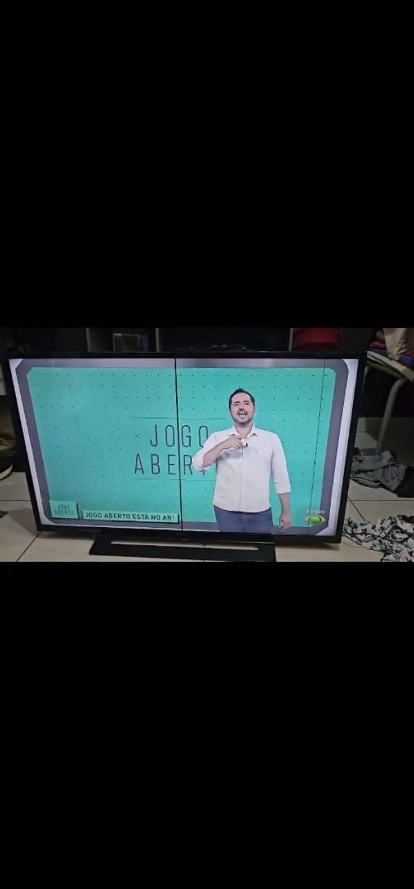 Vendo TV 42 polegadas Obs: listra 