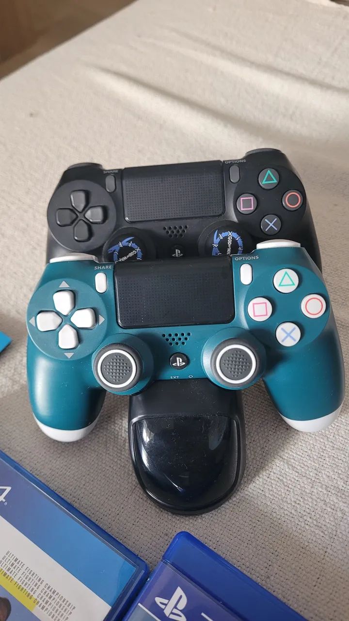 Playstation 4, 1TB com 2 controles acessórios e jogos - Foto 4