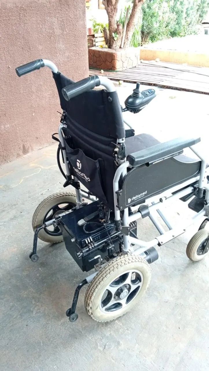 Cadeira de rodas motorizada 