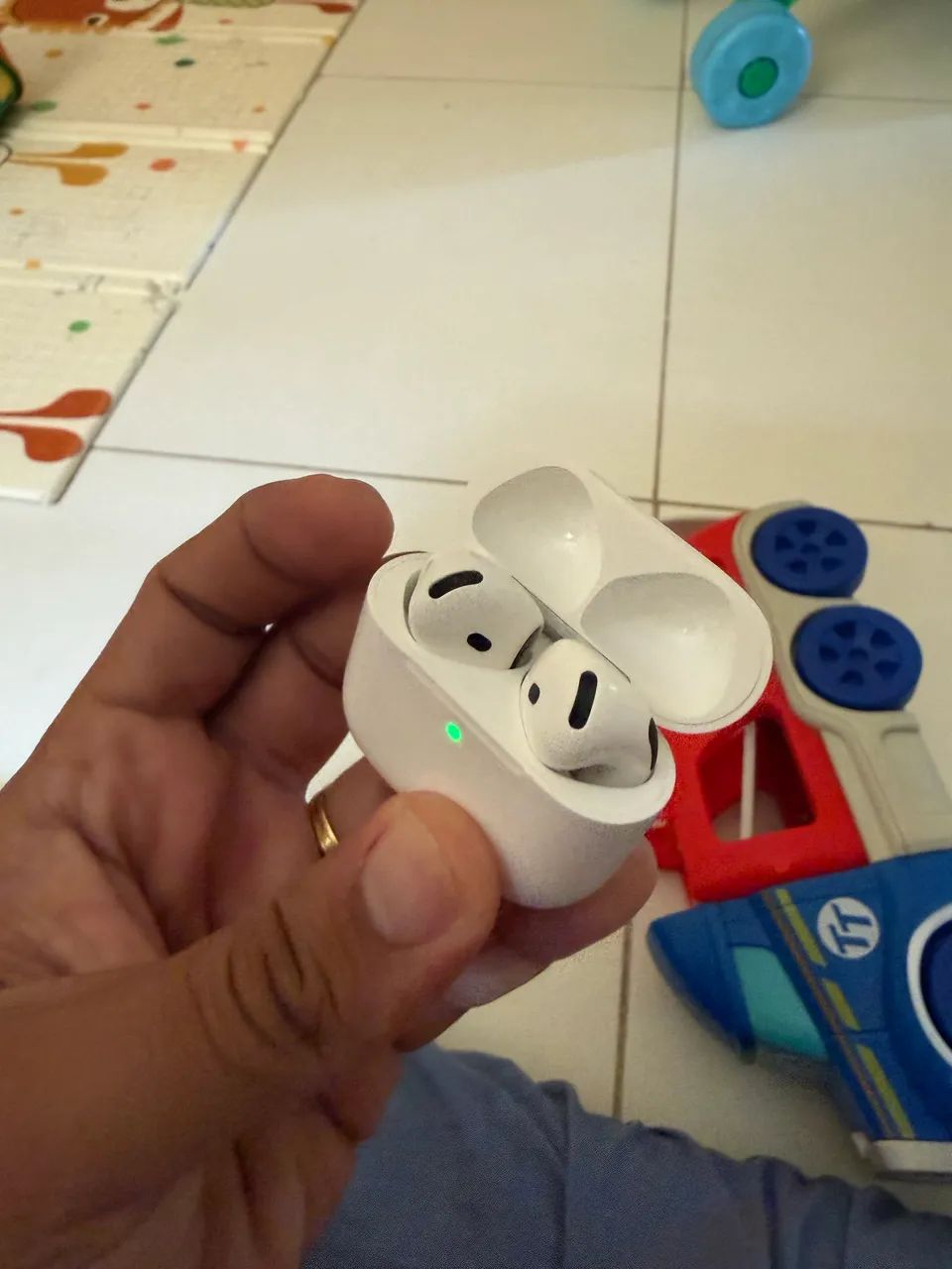 AirPods4 外箱なし ちゃんとAirpods4の正規品を買い直した件とニセモノとの違いについて