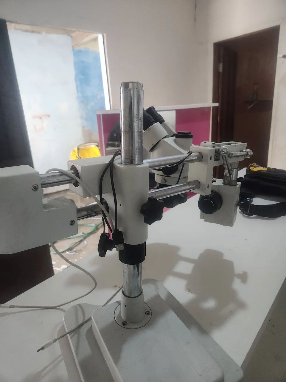 Microscópio trinocular profissional 