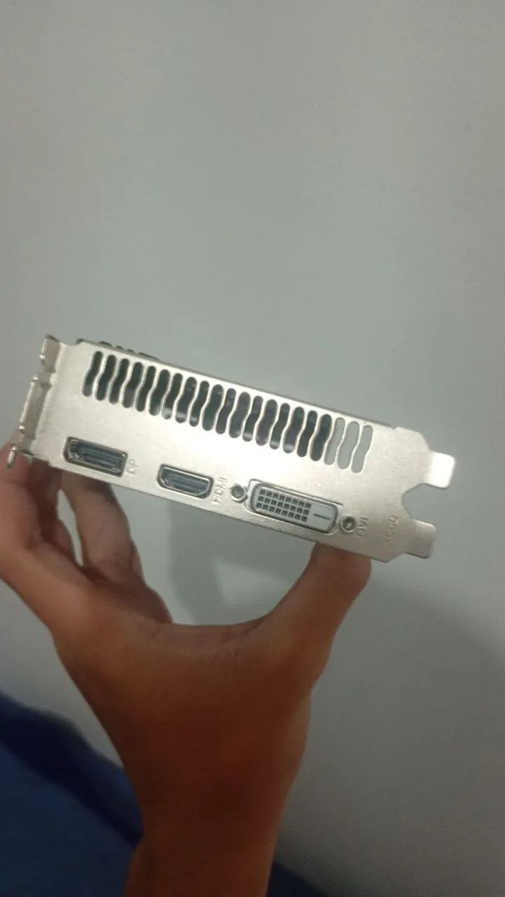 RX 550 4 GIGAS  - Foto 2