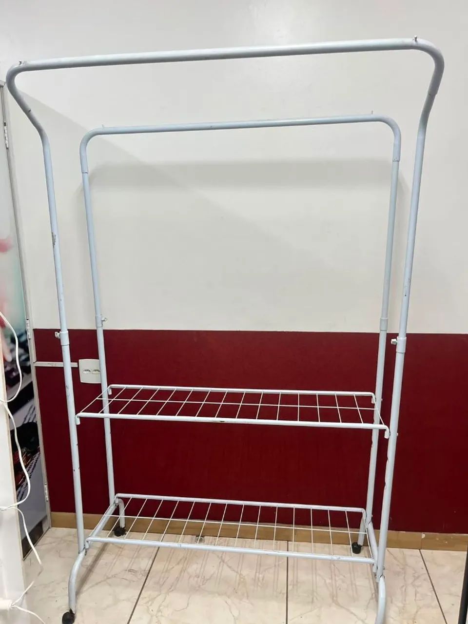 Arara branca com várias partes para expor as peças 