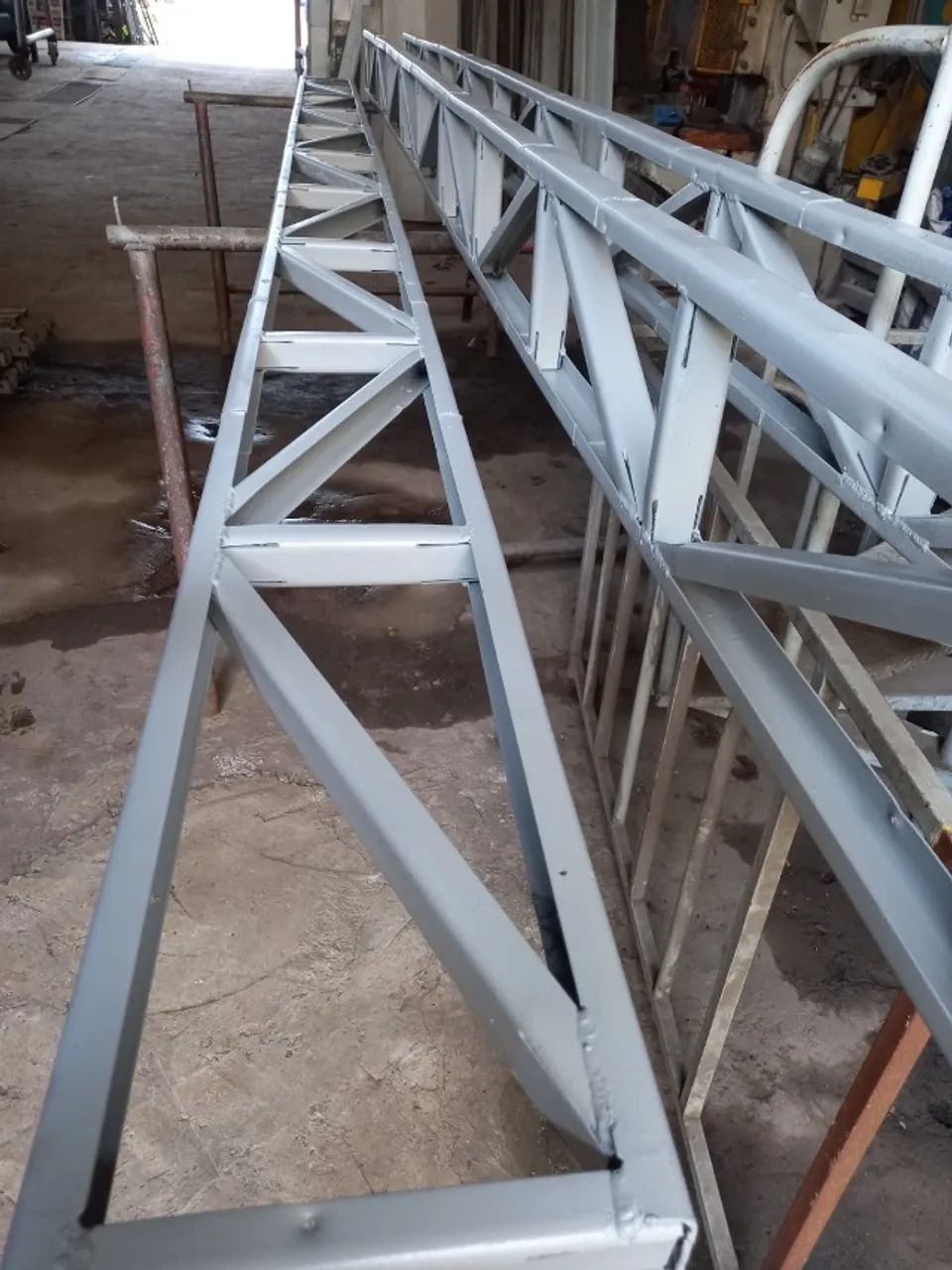 Treliça telhado cobertura estrutura  feito em viga U de 2 " polegadas com 25cm 