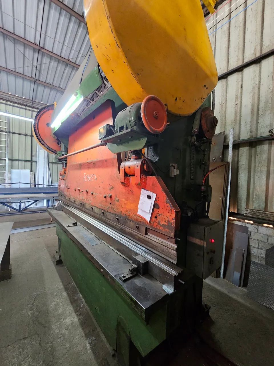 Dobradeira Fobesa 100 Ton x 3050 mm - Foto 2