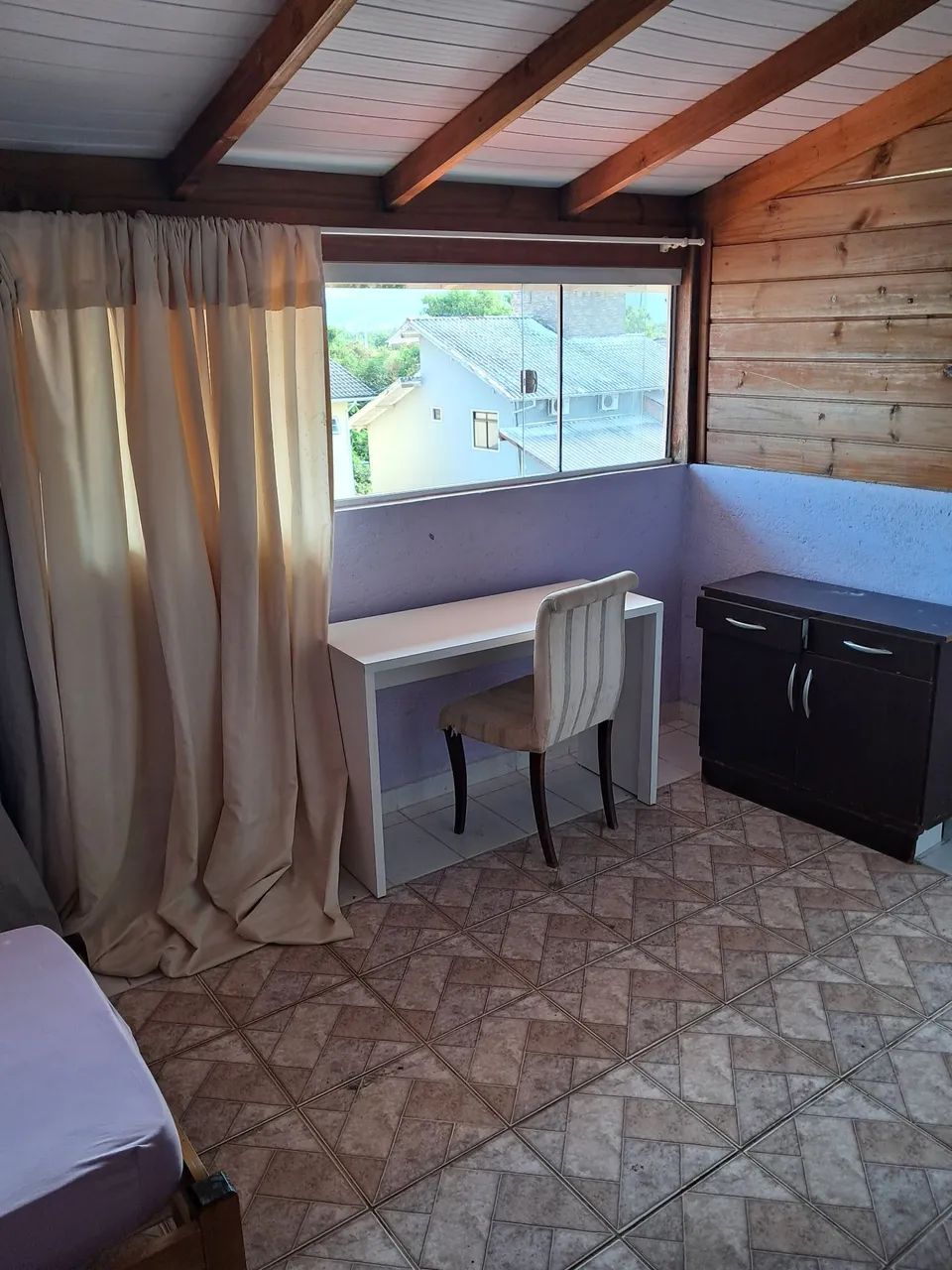 Alugo quarto individual somente mulheres
