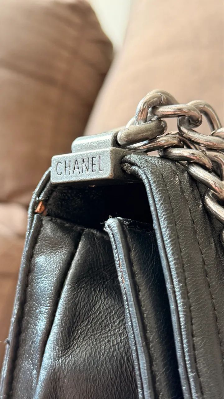 Bolsa Chanel Boy Preta - Foto 3