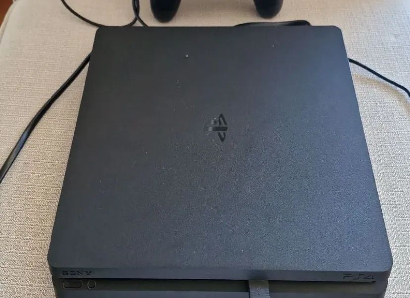Vendo PS4 Slim com HD de 1TB, funcionando perfeitamente.